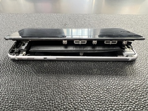 バッテリー膨張で開いてきてしまったiPhone6S