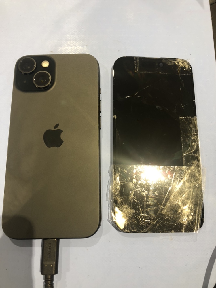 iPhone15画面破損修理【秋田市よりご来店】