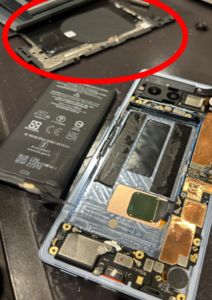 ワイヤレス充電アセンブリを外していきます!