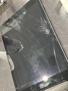 iPad8 ガラス割れ