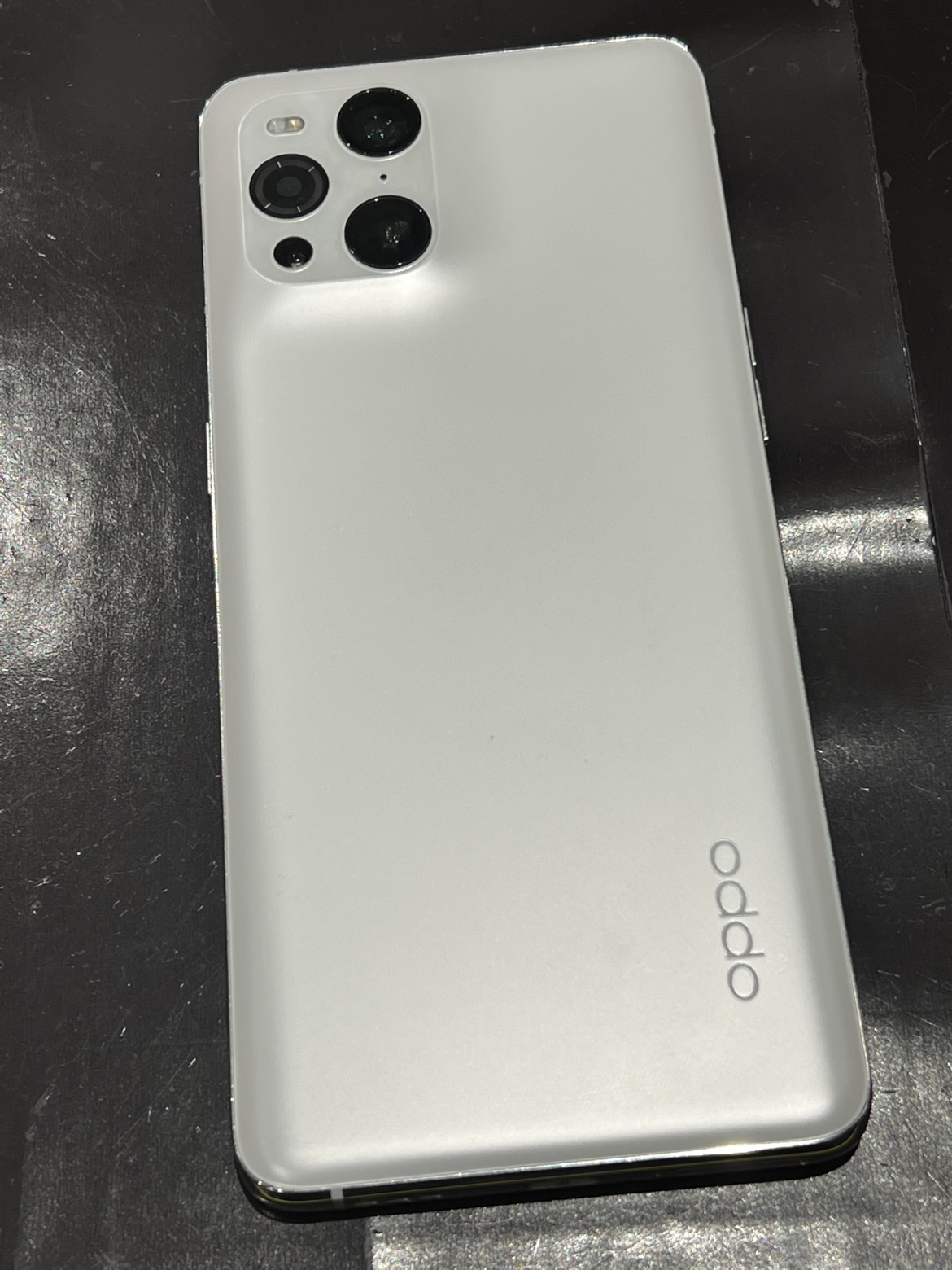 OPPO Find X3 Pro バッテリー交換【秋田市保戸野からのご来店】