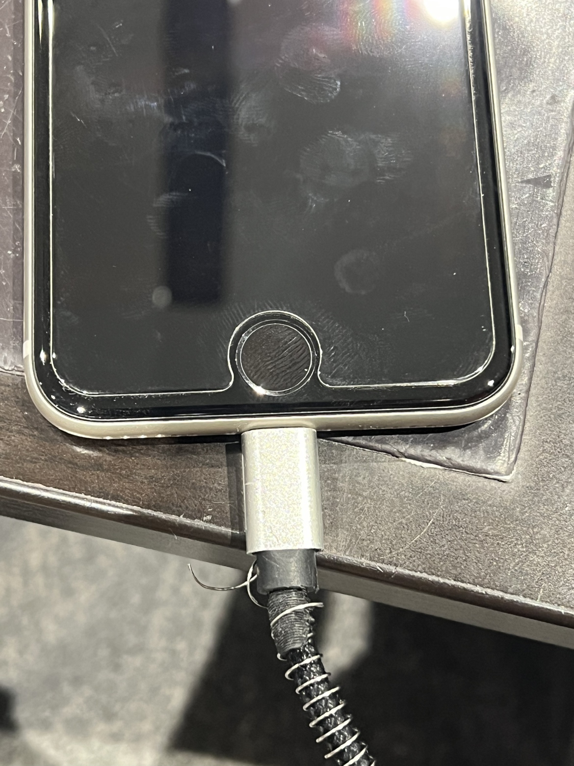 ≪充電器を挿しても充電が出来ない?!≫iPhoneSE3ドックコネクタ修理【秋田市茨島からのご来店】
