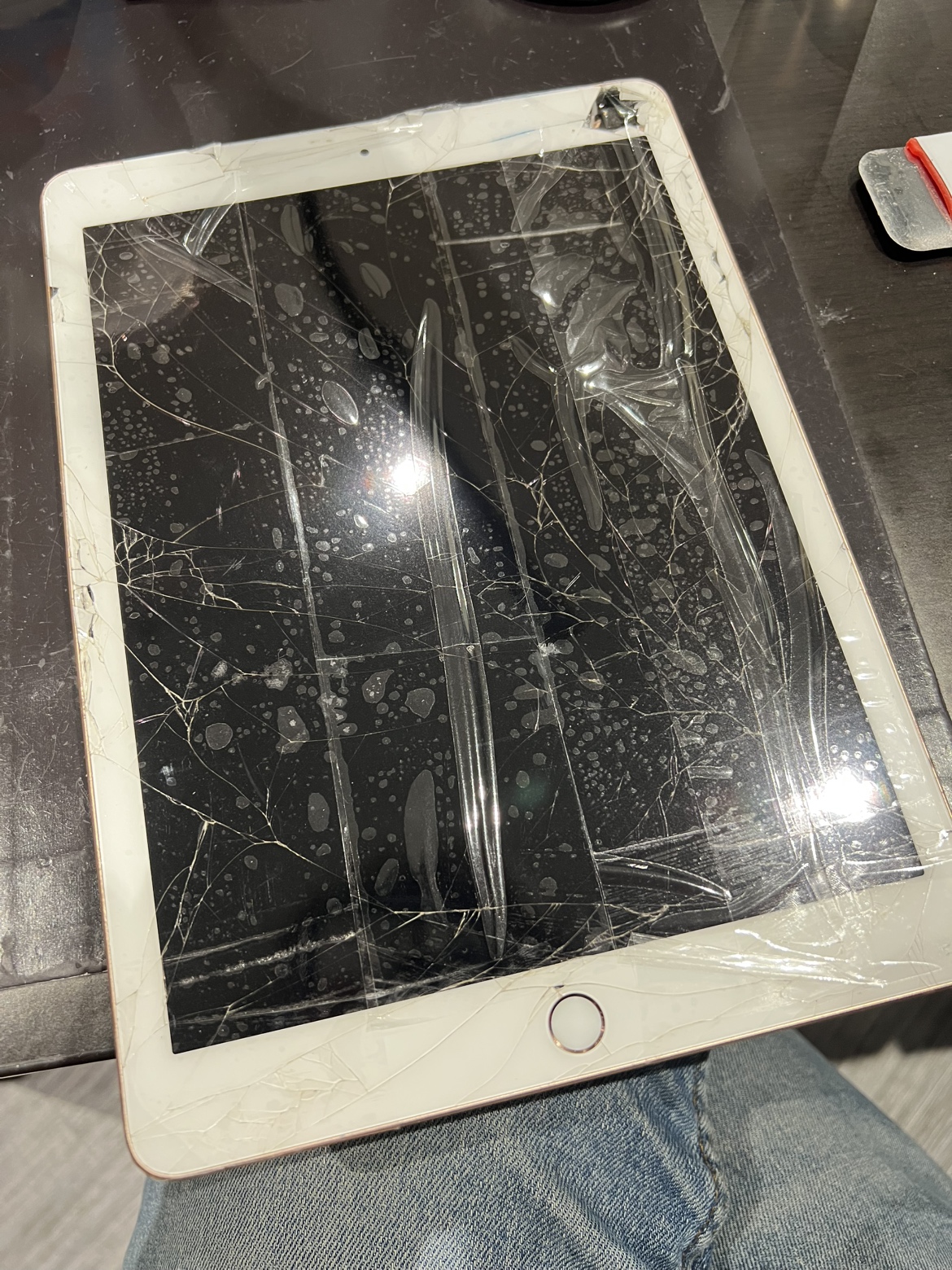 📱iPad（第6世代）フロントガラス交換修理🔧【秋田県由利本荘市からのご来店】
