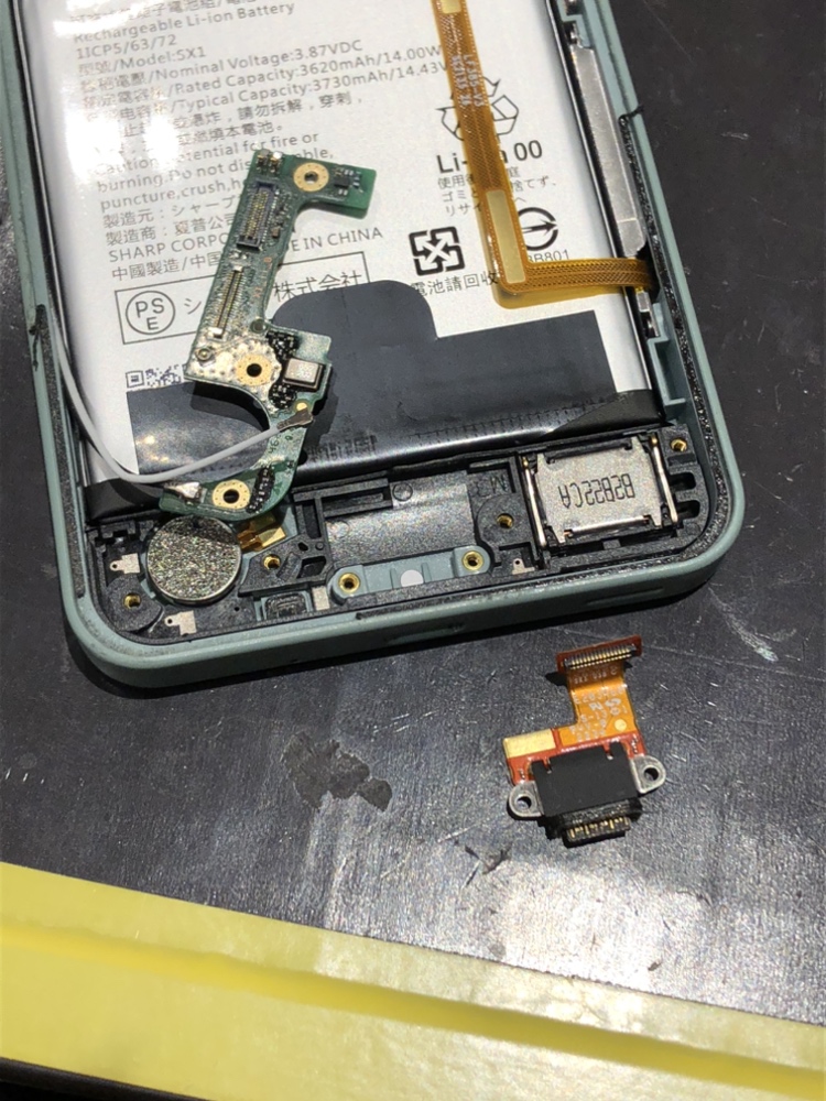 【AQUOS Wish2】ケーブルを挿しても充電されない症状をドックコネクタ交換で改善！【秋田市勝平からのご来店】