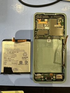④バッテリー取り外し完了。新しいバッテリー取付完了。