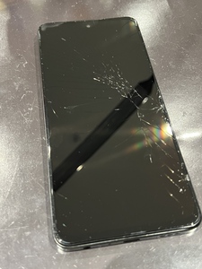 テーブルの角で割れてしまった・・・