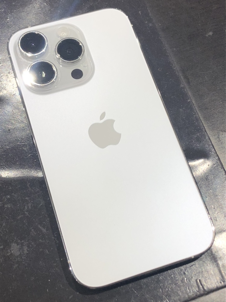 「落としてないのに点かない…😭」その原因はバッテリー膨張かも！？iPhone14Pro画面修理⚡【秋田県由利本荘市からのご来店】