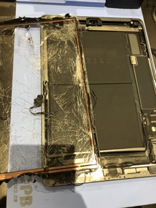 iPad9 フロントガラス割れ