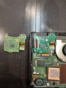 新しいカードスロットを取り付け