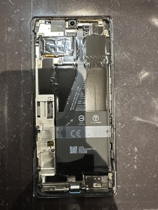 新しい画面を仮付け・動作確認を行い問題が無ければ本付けに移ります