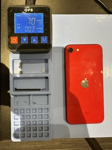 画面側を約70℃で温めて粘着を弱める