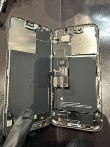 本体と画面を分解した図