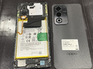 背面パネルを温めて分解する