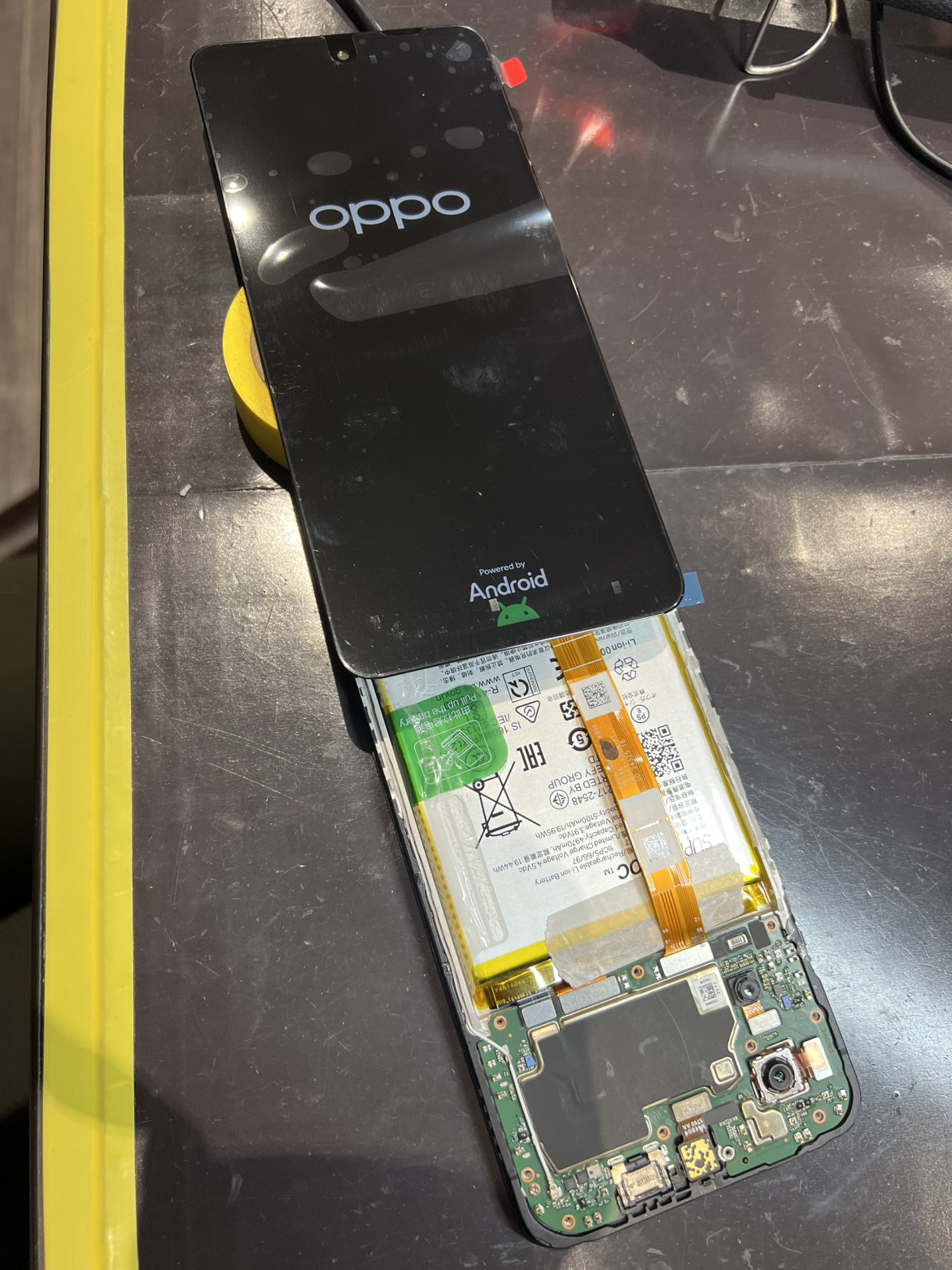 OPPO A3の画面割れ…バキバキ状態から復活！画面交換修理事例【横手市からのご来店】