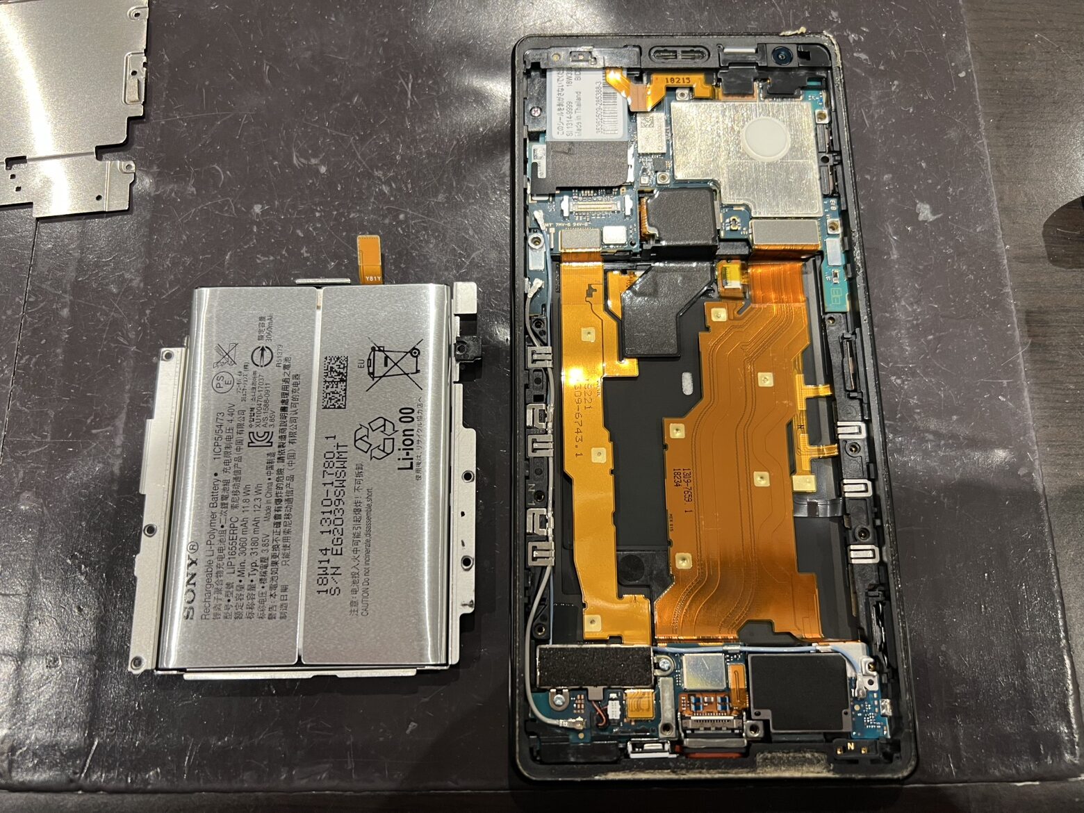 Xperia XZ2の電池持ちが復活！バッテリー交換で快適に📱✨【男鹿市からのご来店】