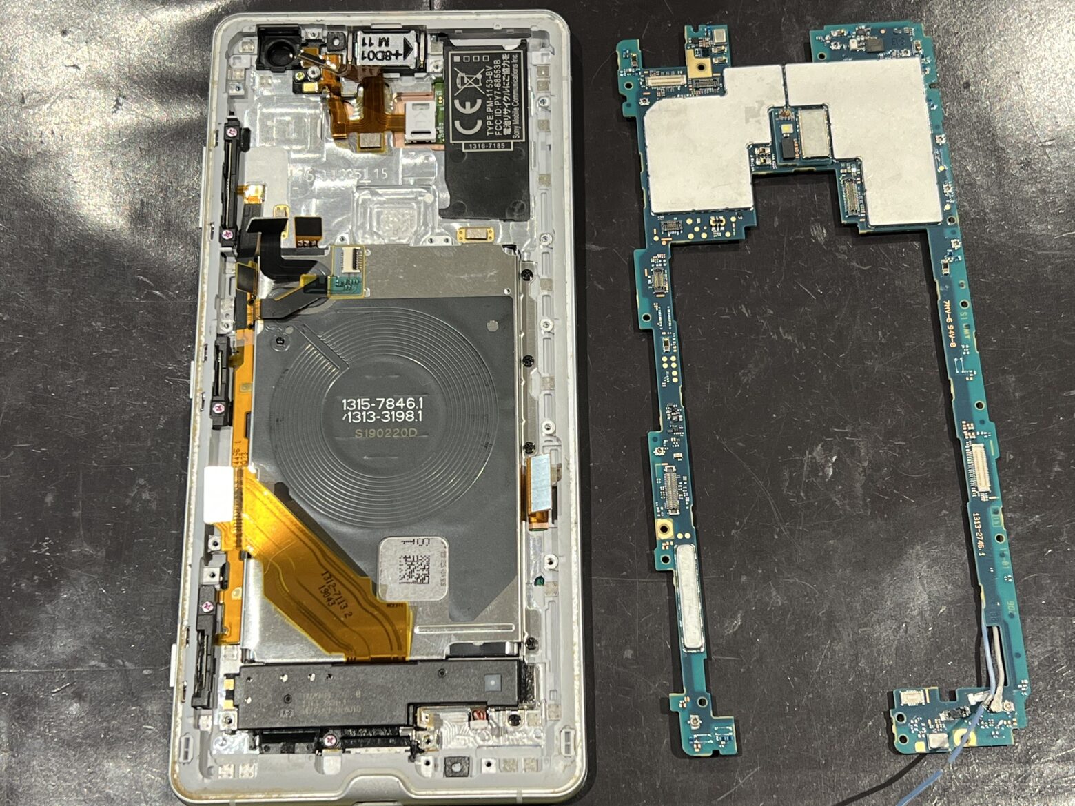 画面が固まる・本体が膨らむ症状は要注意｜Xperia XZ3のバッテリー交換【秋田県由利本荘市からのご来店】