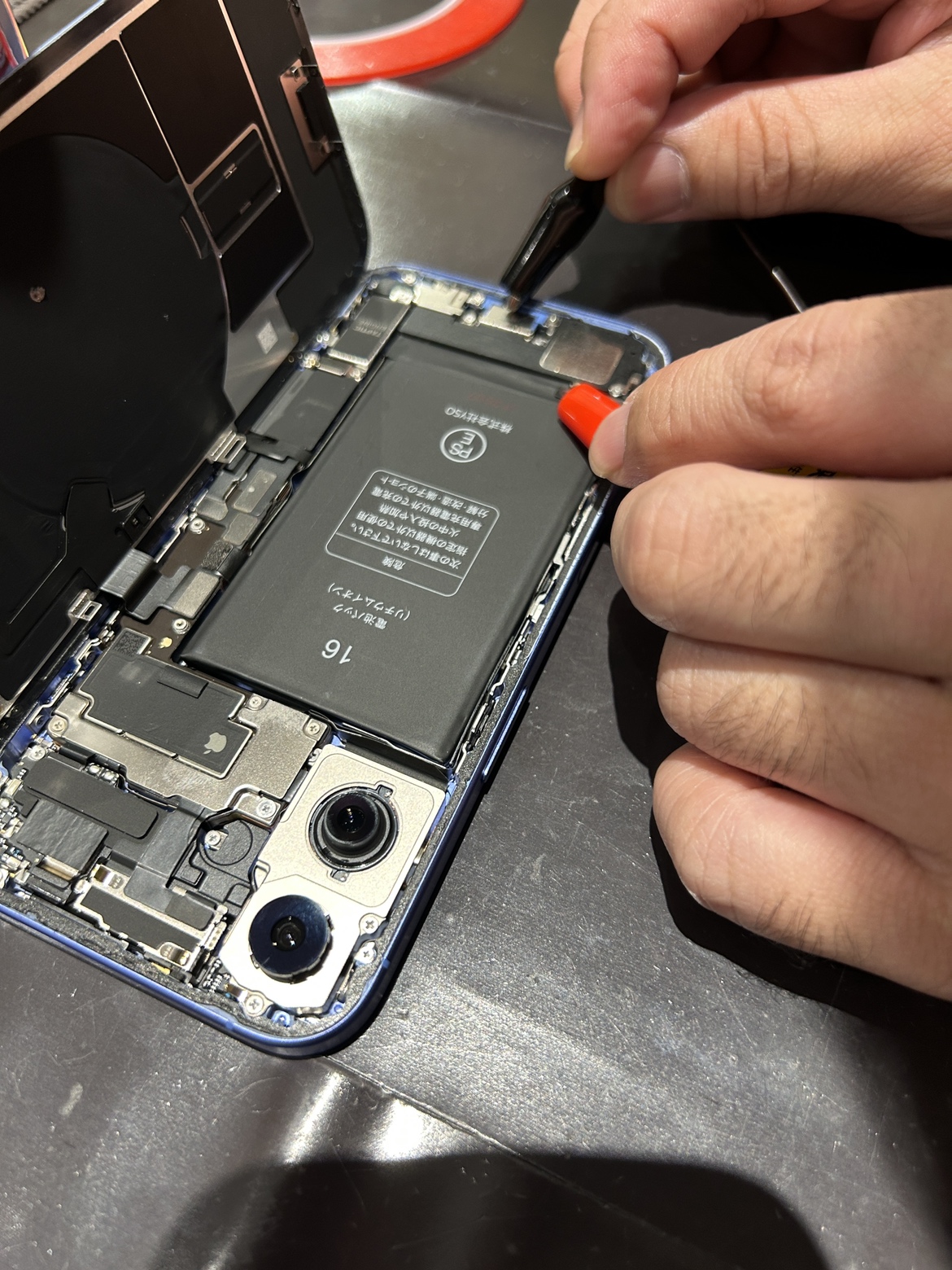 iPhone16のバッテリー交換🔋専用機器で安全に施工！【横手市からのご来店】