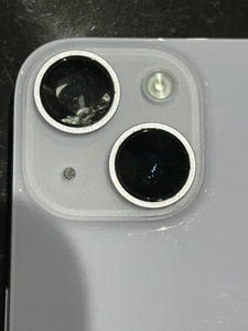 レンズの破片を慎重に取り外す(少しでも傷が付くとアウトカメラは✖)