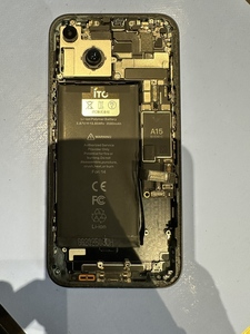 充電口部分の配線・パーツの取り外し