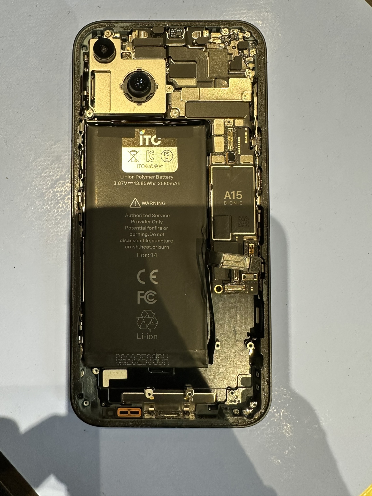 iPhone14の充電トラブル解消！ドックコネクタとバッテリーを一気に交換！【由利本荘市からのご来店】【秋田市】