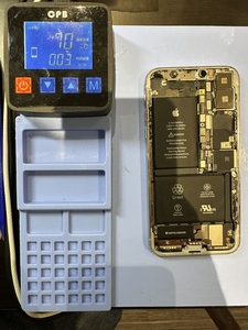 新しいバッテリーを取り付ける