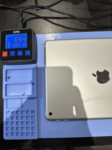 画面側を温めて粘着を弱める