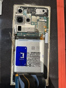 バッテリーを取り外す