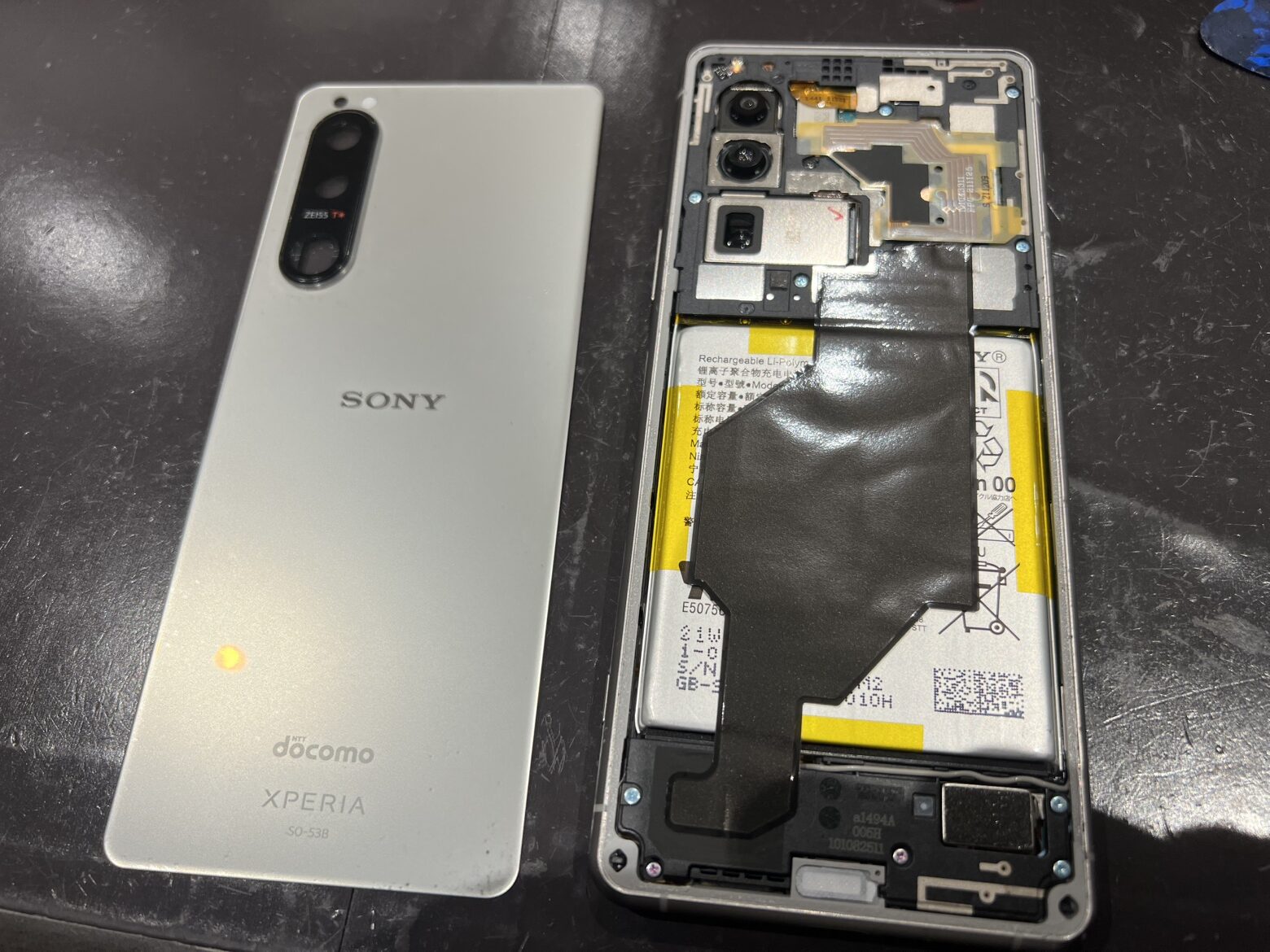 Xperia 5 IIIの背面分解バッテリー交換！安全に即日修理できます【大仙市からのご来店】【秋田市】【御所野】