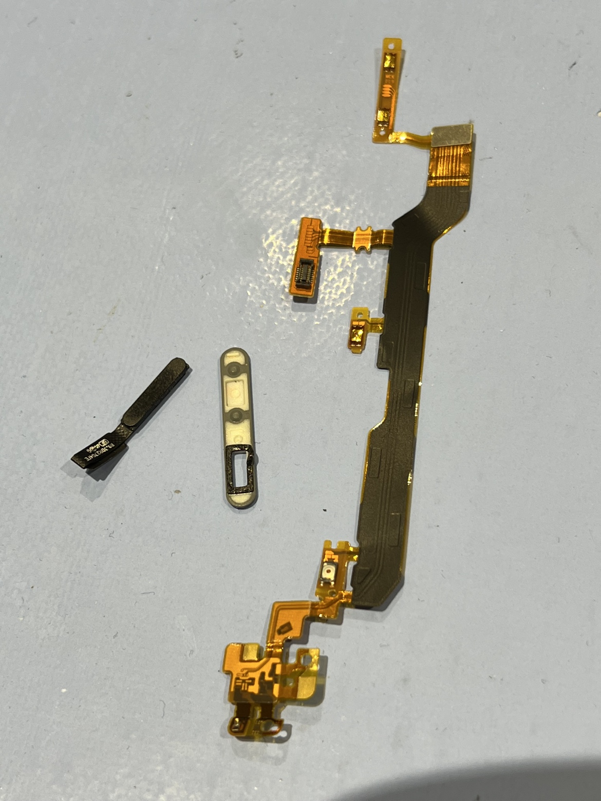 ⚠️ぐりぐり押し続けた結果…電源ボタン消失！？⚠️Xperia1Ⅳ電源ボタン交換【秋田県潟上市からのご来店】