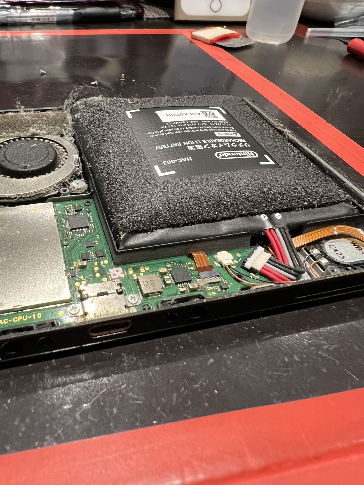 ≪ゾッとする話≫夏休みから放置⁉ 危険な状態のNintendo Switchを緊急バッテリー交換⚠️【秋田県大仙市からのご来店】