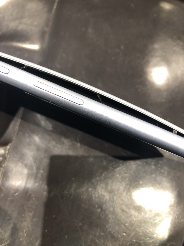 Google Pixel 7a バッテリー交換修理｜背面が押し上げられるほどの膨張もお任せください！【能代市からのご来店】