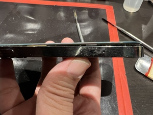 画面が剥離して開いてきている状態