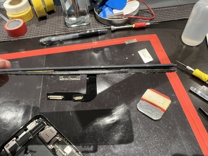 汚れが入り込んで剥離しています！