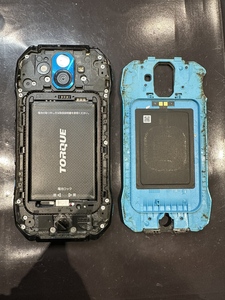 バッテリーのロックを外す