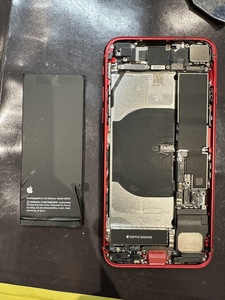 劣化したバッテリーを取り外す