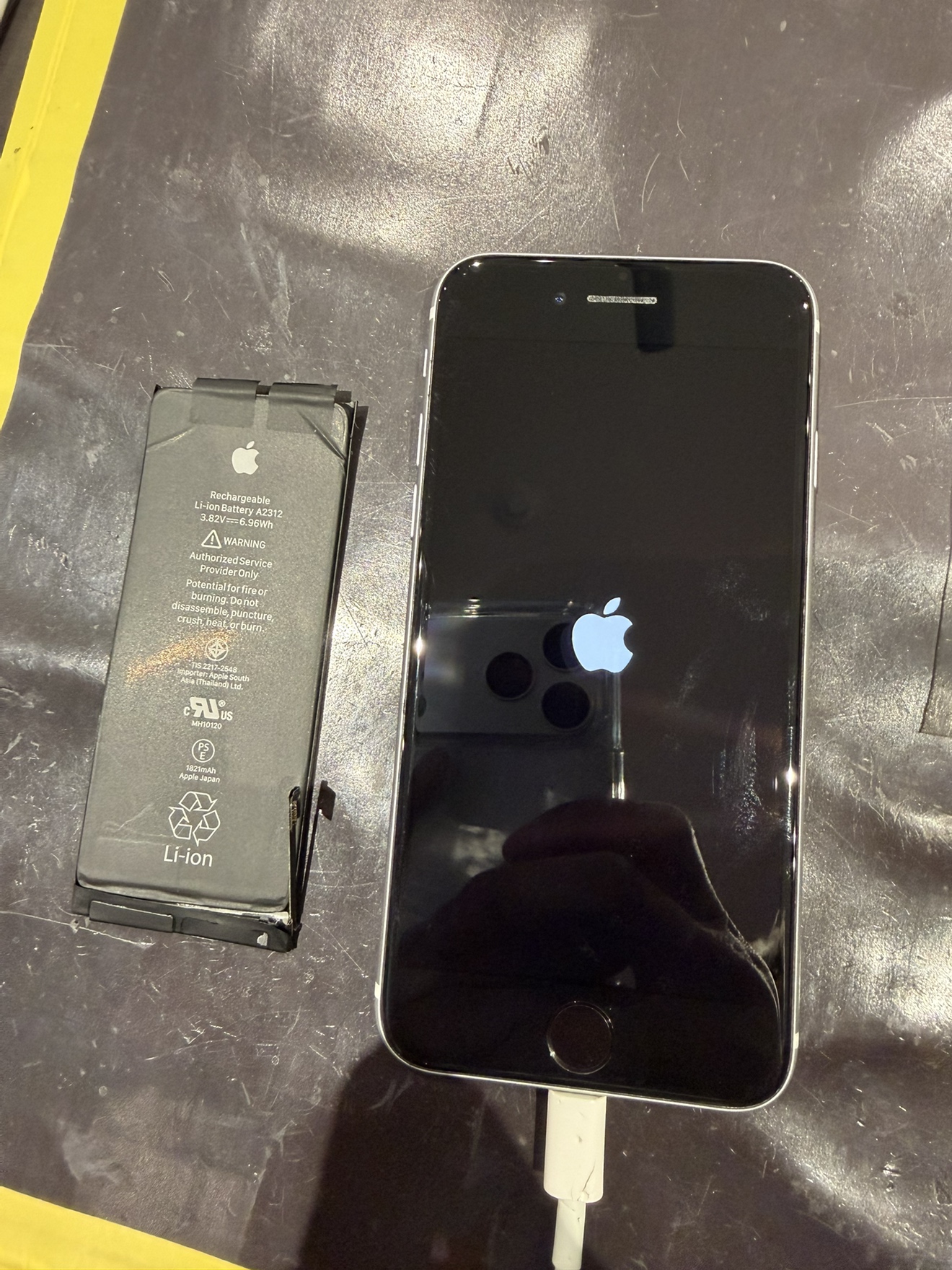 モバイルバッテリー生活、終わらせませんか？SE2修理【由利本荘市からのご来店】