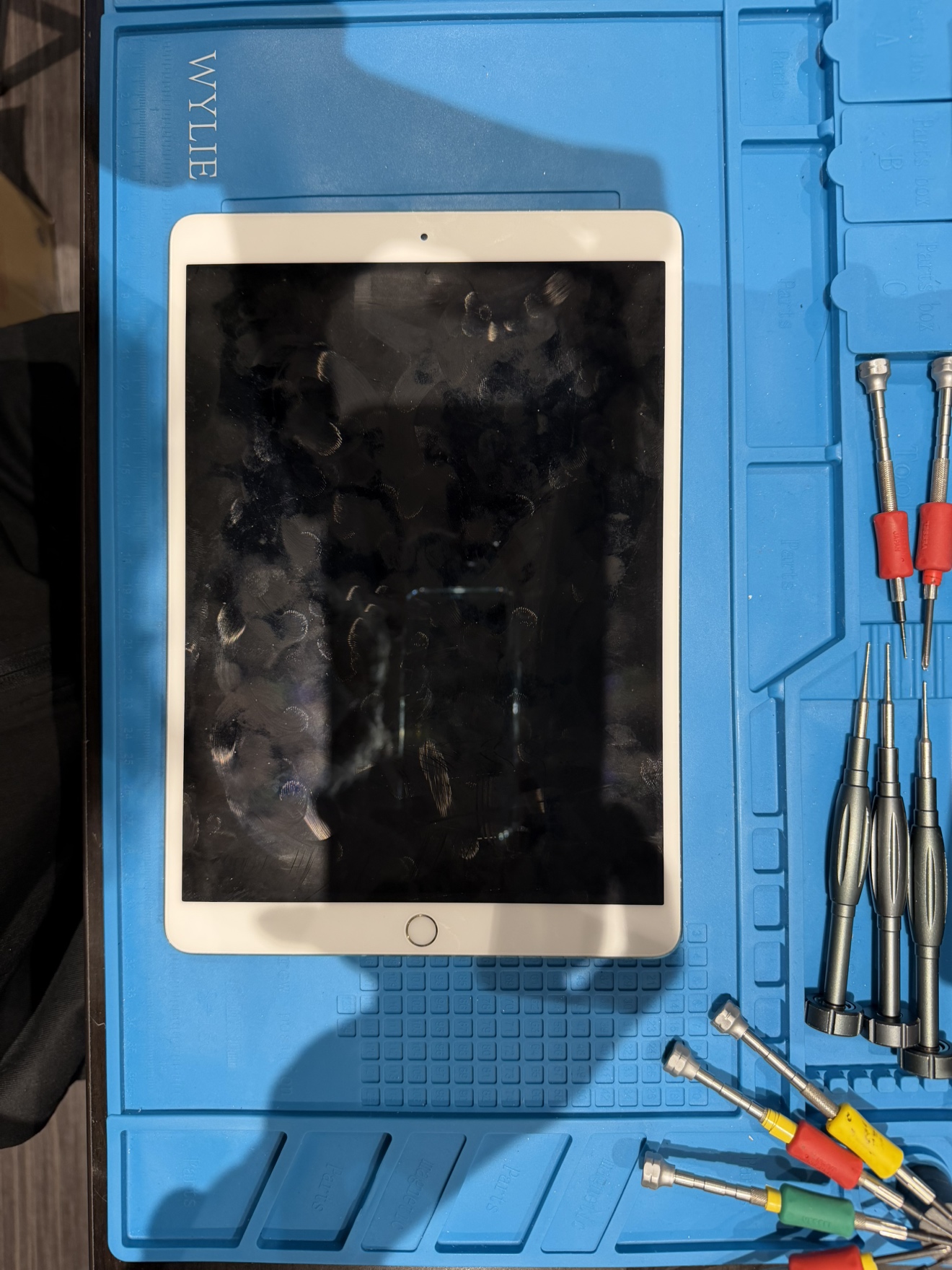 iPad Pro 10.5 バッテリー交換修理！充電が遅い・減りが早い症状は「電池の寿命」かも【大仙市からのご来店】