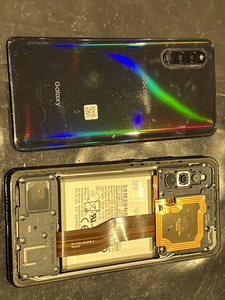 背面パネルを外していきます