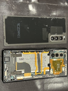 バックパネルを開けていきます