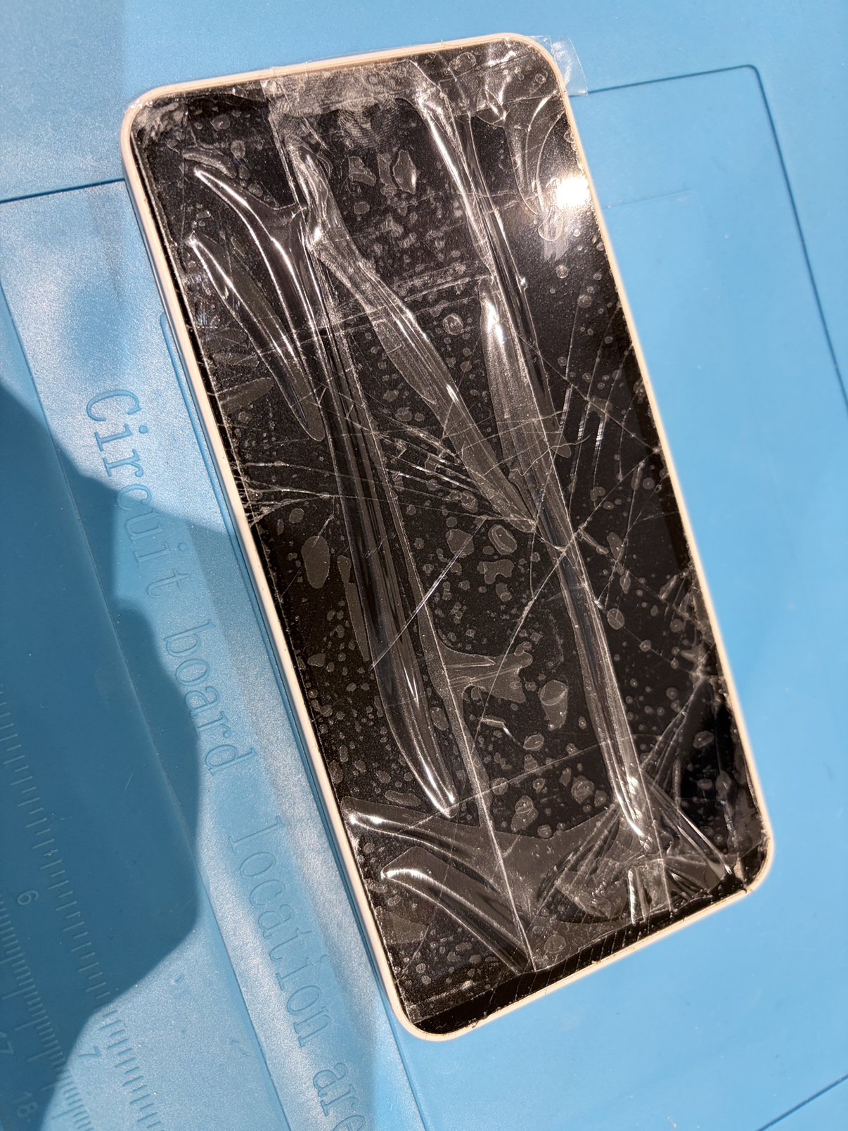 まだ使える！AQUOS wish2の画面割れを画面交換修理で改善【大仙市からのご来店】