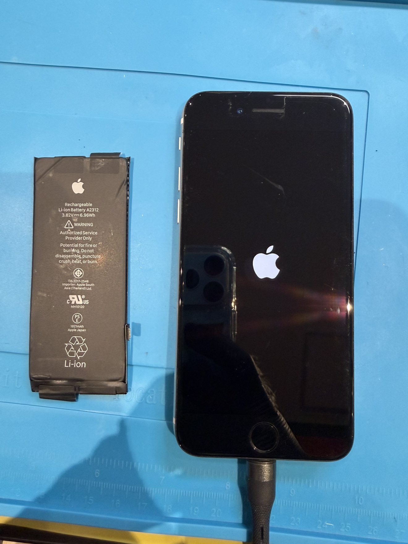 充電トラブルはバッテリーが原因かも？iPhoneSE2バッテリー交換修理【能代市からのご来店】