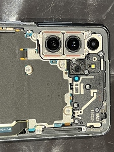 マザーボードブランケットのネジを外していきます