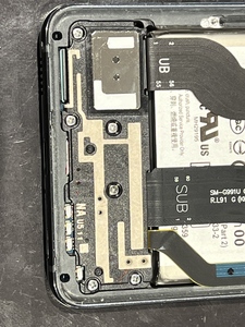 下部基板カバーのネジを外して・・・