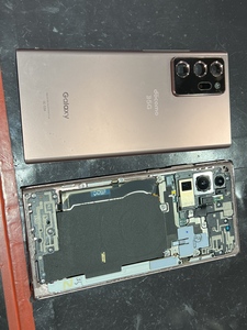 1.バックパネルを開けていきます