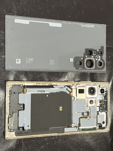 背面をしっかりと温めバックパネルを取ります