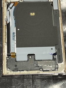 ブランケット下部のネジを外して・・・