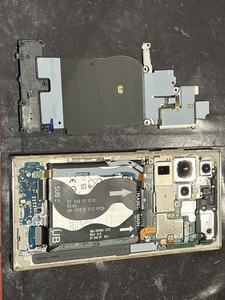 コネクタを2本外してブランケットを外します