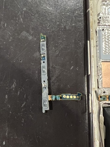 電源ケーブルをピンセットで取り出し交換